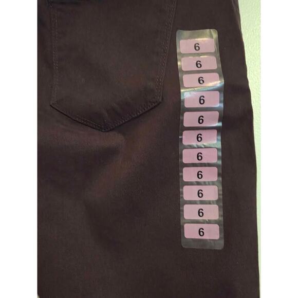 Nine West Size 6  NWT  Wine Stretch - Picture 5 of 5